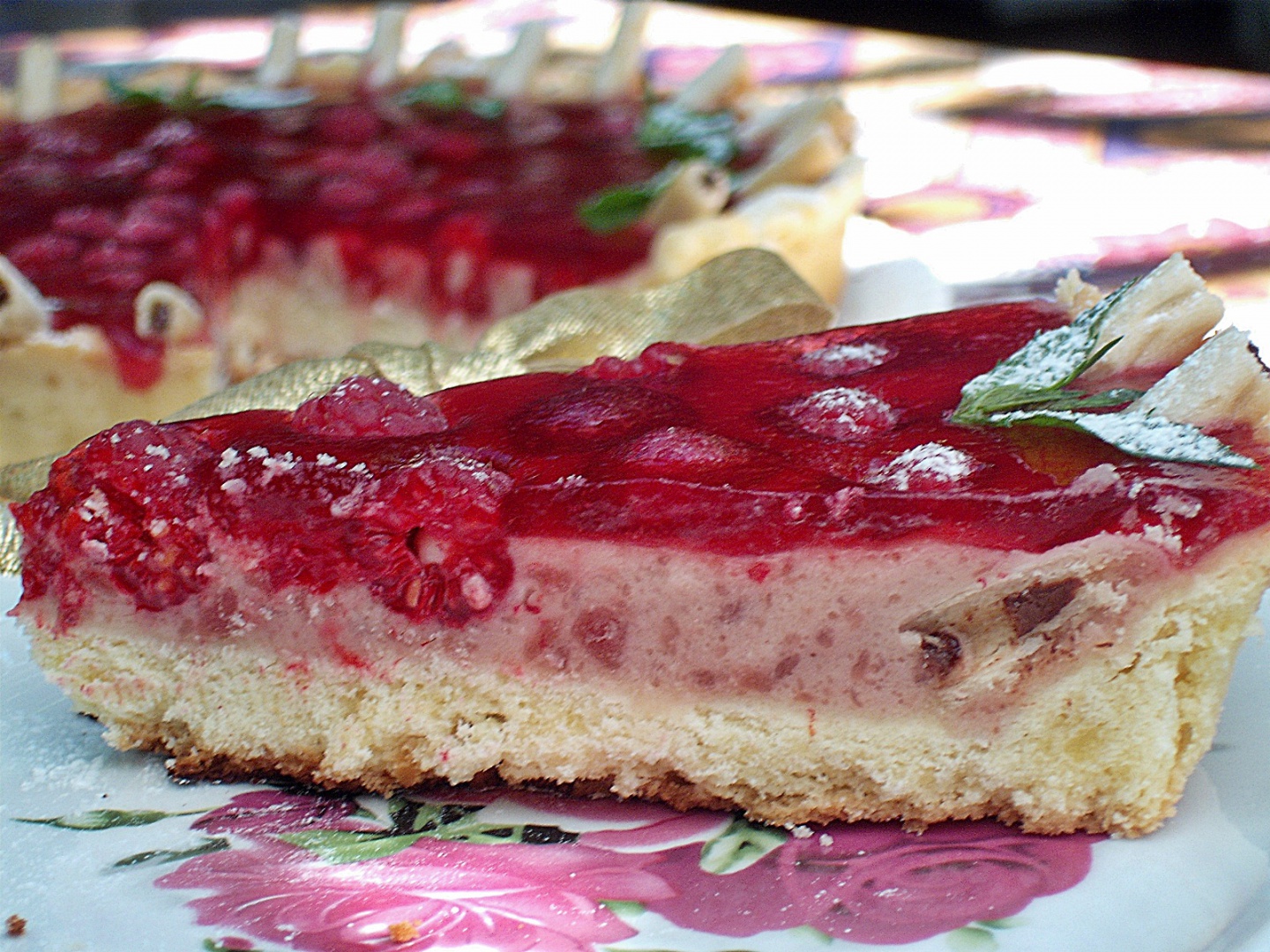 Tarta cu zmeura si crema aerata