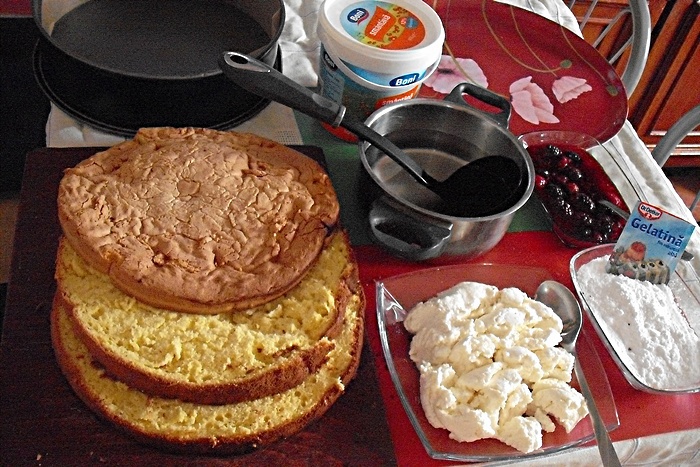 Tort cu fructe de padure