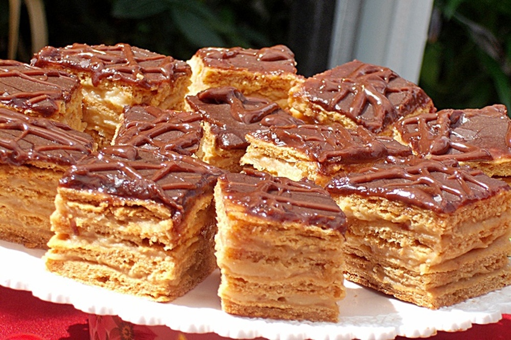 Prajitura cu zahar ars si cremino mentolat