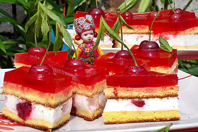 Prajitura ,,gelee-cherry"