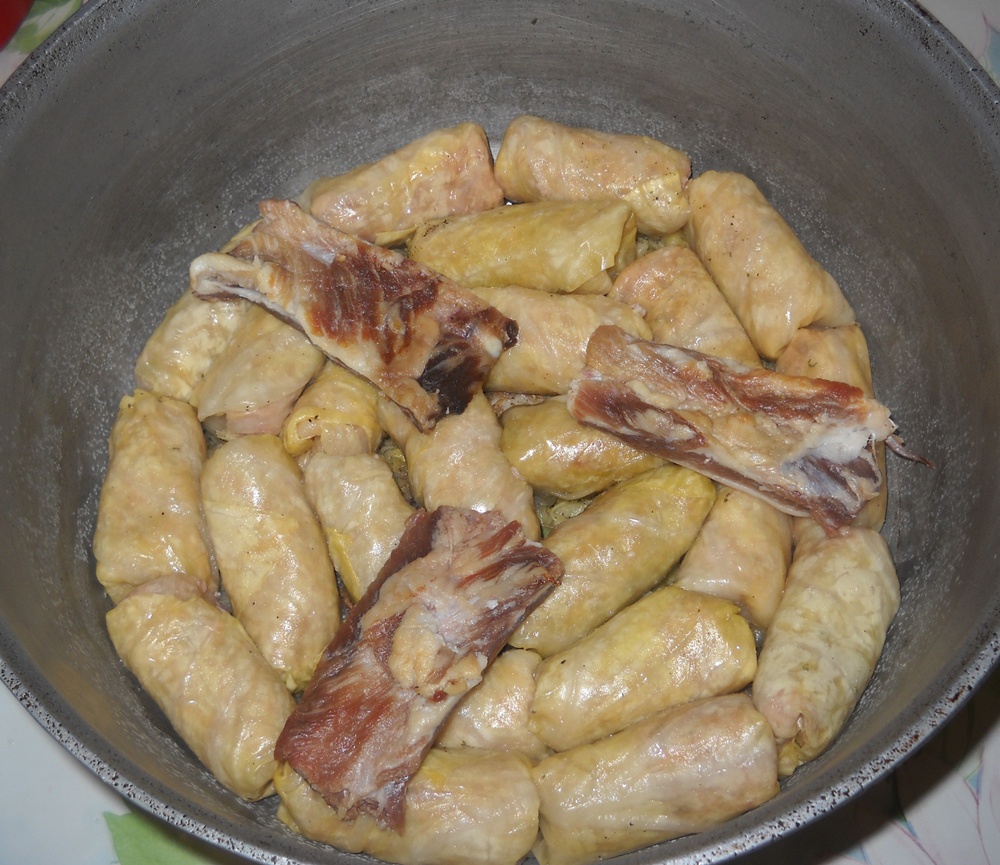 Sarmale in foi de varza murata cu afumatura – reteta traditionala si delicioasa