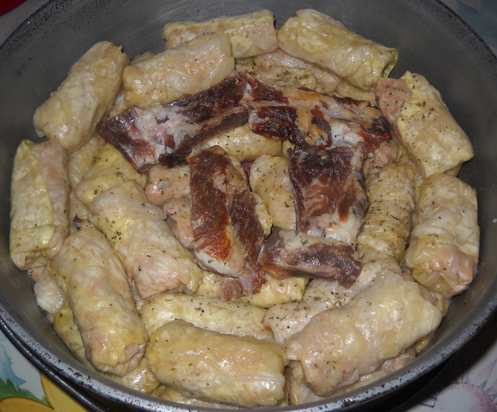 Sarmale in foi de varza murata cu afumatura – reteta traditionala si delicioasa