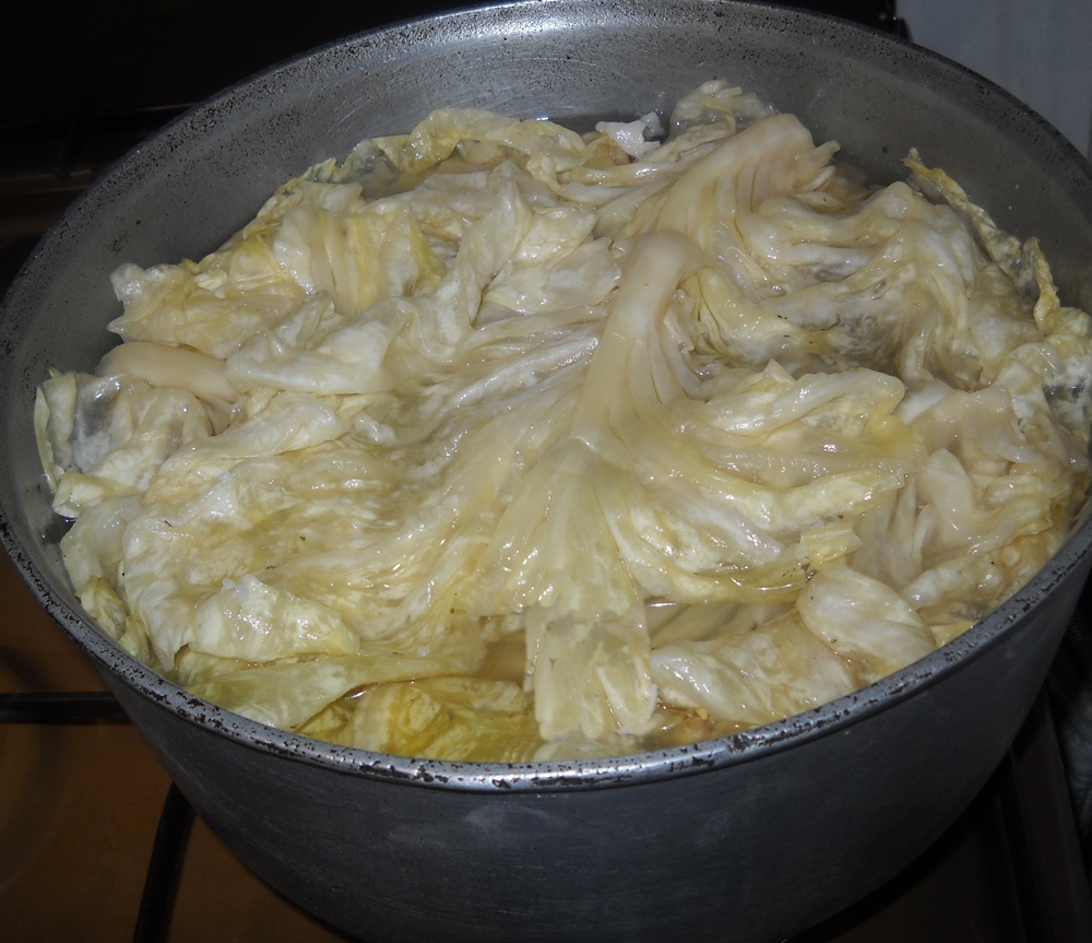 Sarmale in foi de varza murata cu afumatura – reteta traditionala si delicioasa