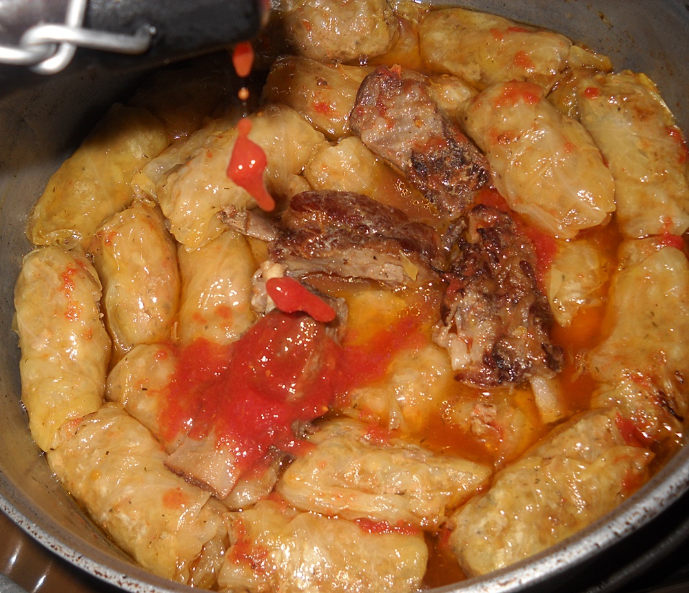 Sarmale in foi de varza murata cu afumatura – reteta traditionala si delicioasa