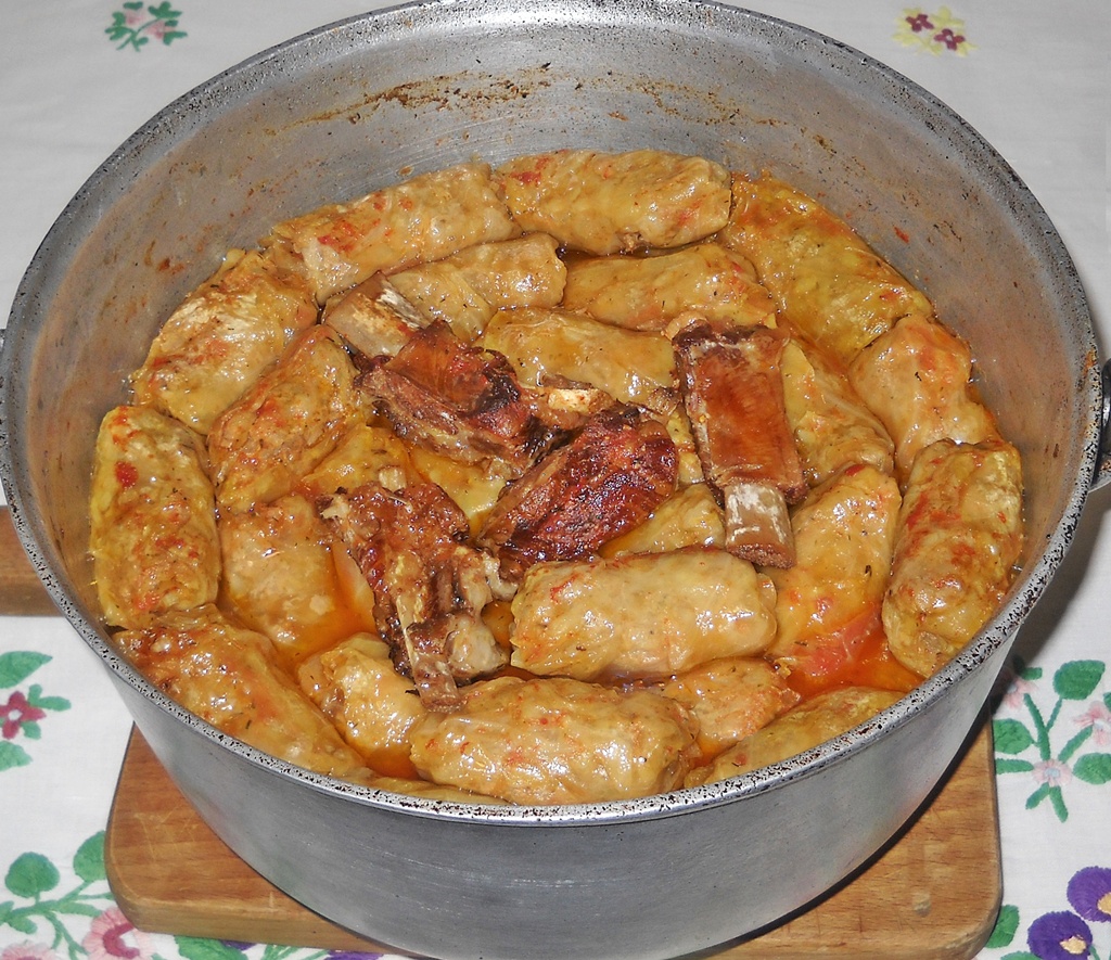 Sarmale in foi de varza murata cu afumatura – reteta traditionala si delicioasa