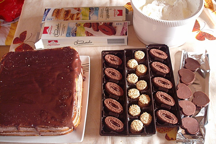 Tort cu sarlota si ciocolata