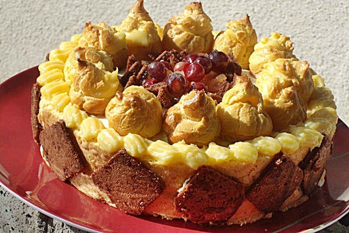 Tort cu buseuri si fructe