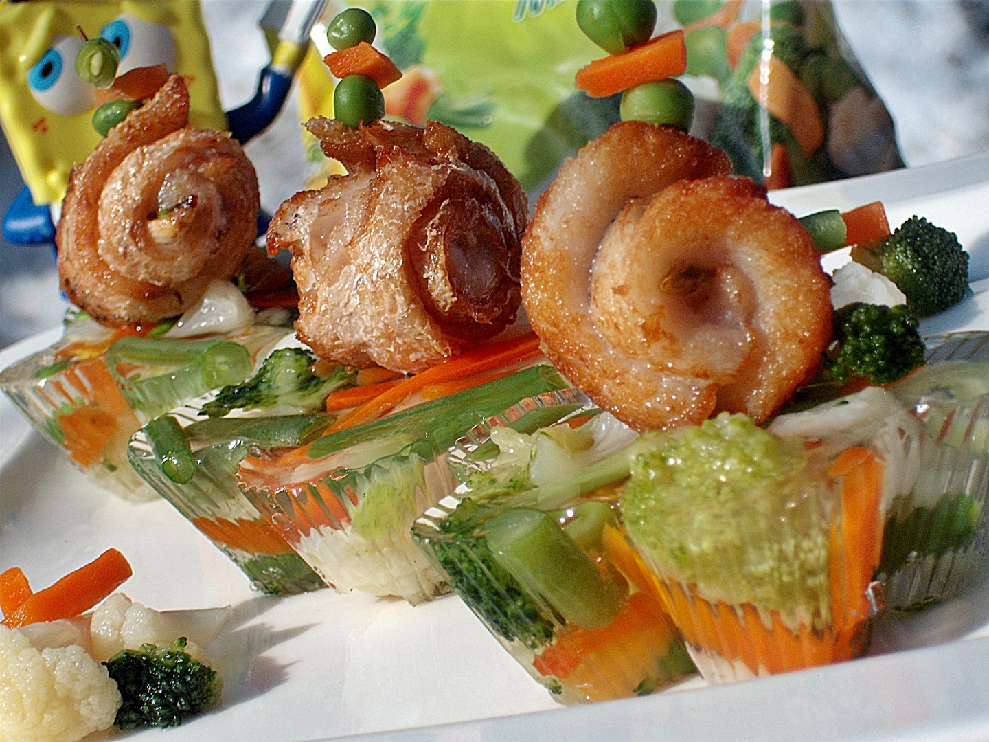 Rulouri din stiuca cu legume in aspic