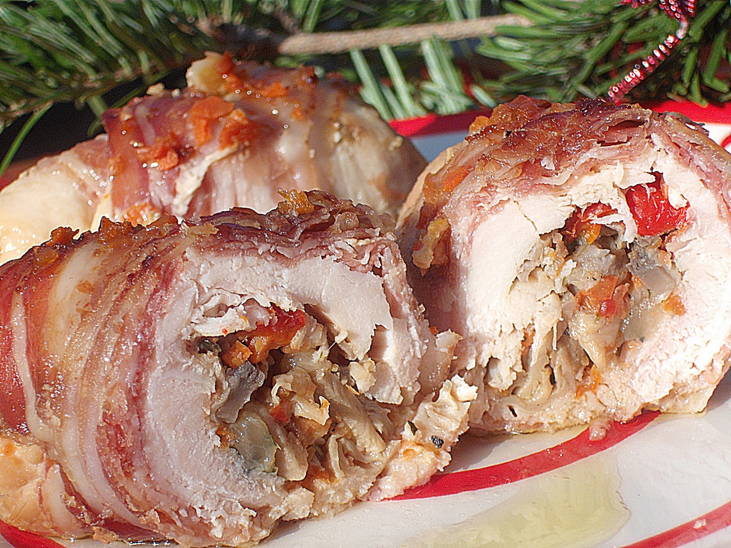 Rulouri de pui jambonate