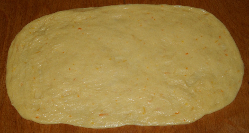 Cozonac pufos cu nuca, cacao si aluat oparit. O reteta simpla si delicioasa, cu un rezultat grozav