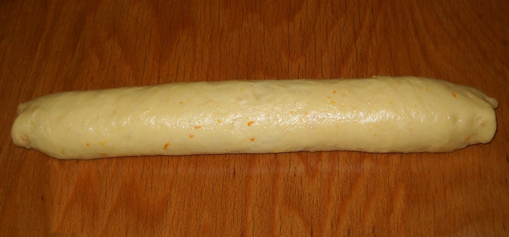 Cozonac pufos cu nuca, cacao si aluat oparit. O reteta simpla si delicioasa, cu un rezultat grozav