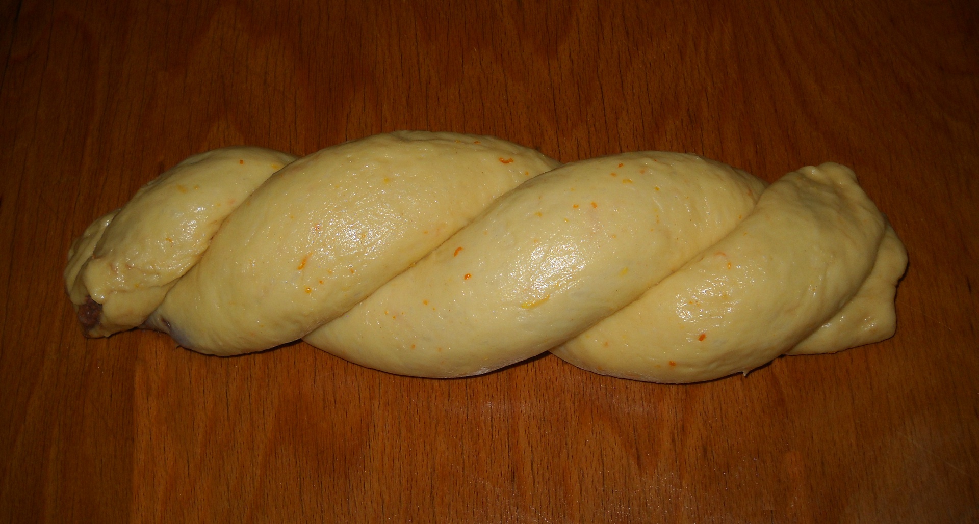 Cozonac pufos cu nuca, cacao si aluat oparit. O reteta simpla si delicioasa, cu un rezultat grozav