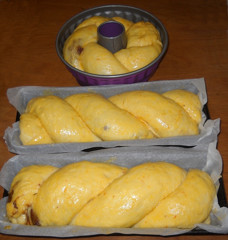 Cozonac pufos cu nuca, cacao si aluat oparit. O reteta simpla si delicioasa, cu un rezultat grozav