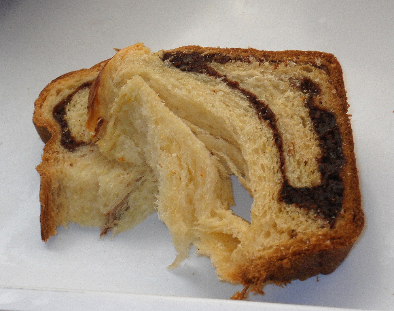 Cozonac pufos cu nuca, cacao si aluat oparit. O reteta simpla si delicioasa, cu un rezultat grozav