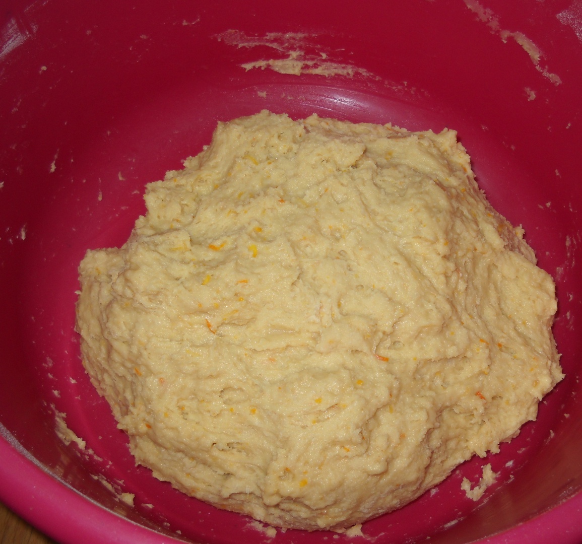 Cozonac pufos cu nuca, cacao si aluat oparit. O reteta simpla si delicioasa, cu un rezultat grozav