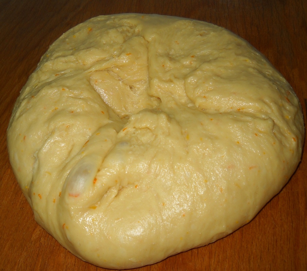 Cozonac pufos cu nuca, cacao si aluat oparit. O reteta simpla si delicioasa, cu un rezultat grozav