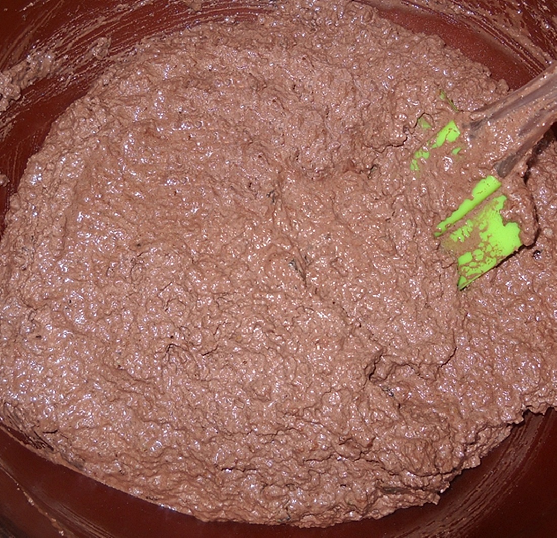 Cozonac pufos cu nuca, cacao si aluat oparit. O reteta simpla si delicioasa, cu un rezultat grozav