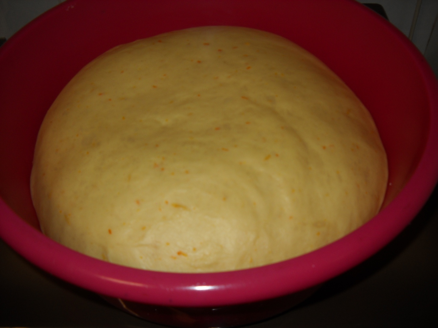 Cozonac pufos cu nuca, cacao si aluat oparit. O reteta simpla si delicioasa, cu un rezultat grozav