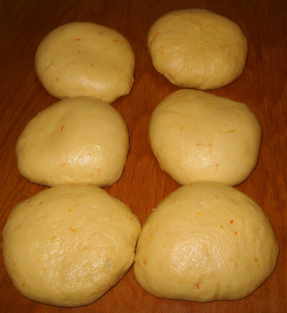 Cozonac pufos cu nuca, cacao si aluat oparit. O reteta simpla si delicioasa, cu un rezultat grozav