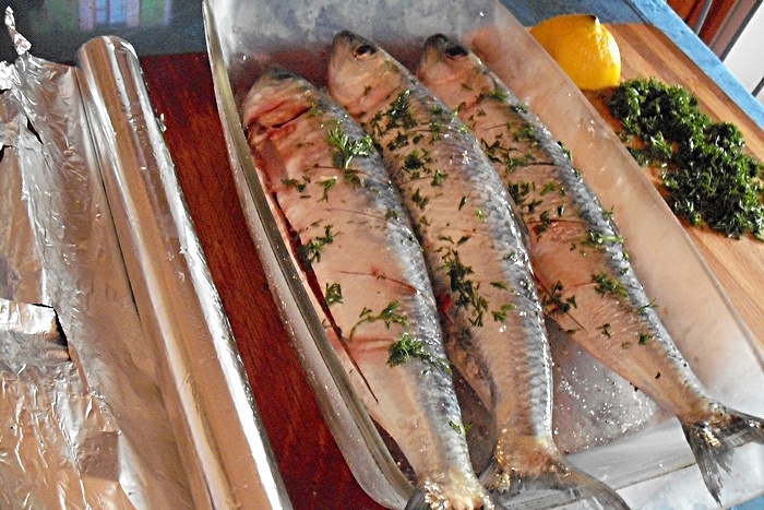 Scrumbie aromata, pe gratar