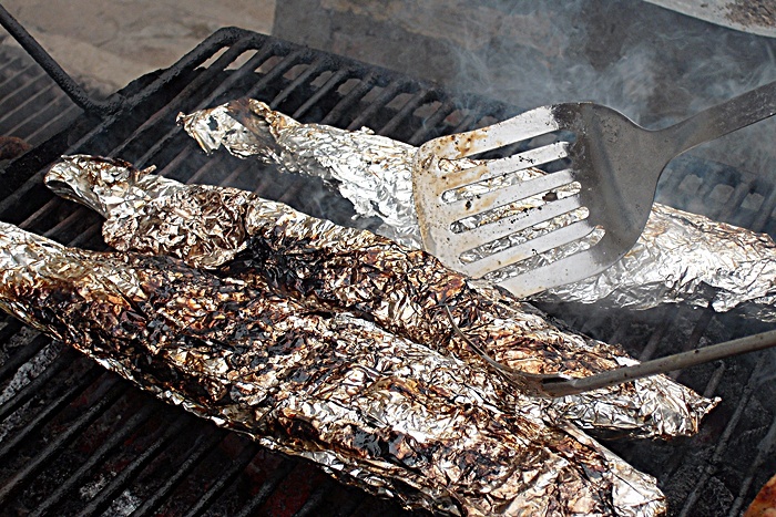 Scrumbie aromata, pe gratar