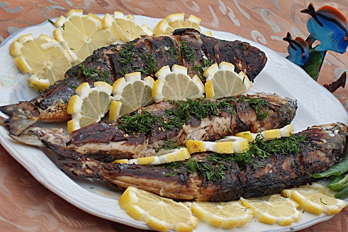 Scrumbie aromata, pe gratar