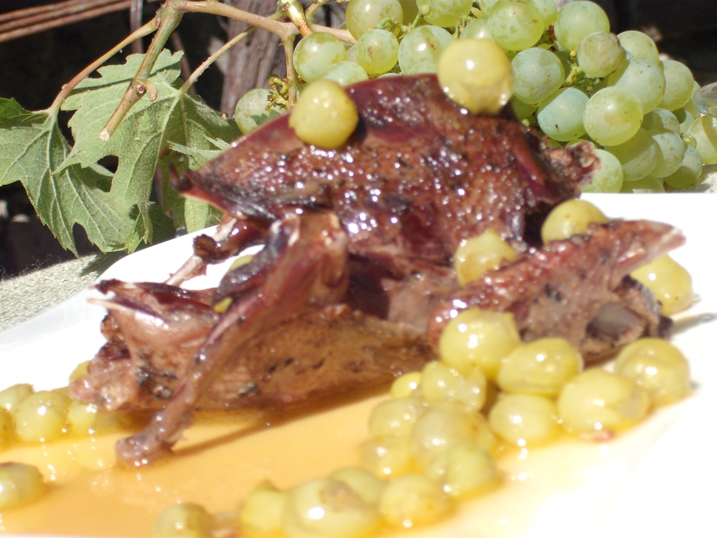 Porumbei cu sos dulce acrisor de struguri