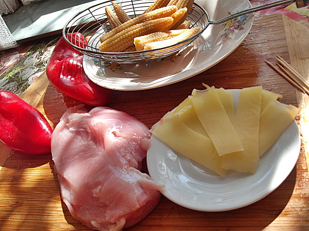 Minirulouri cu baby corn la gratar