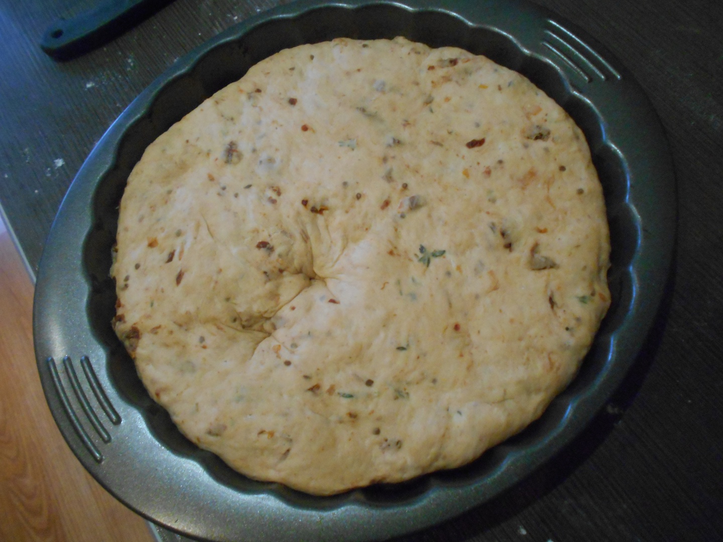 Paine cu rosii uscate si cimbru