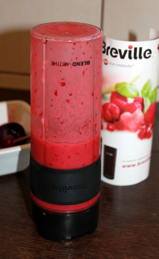 Smoothie de banane cu visine si menta