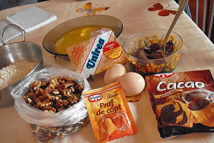 Biscuiti fragezi cu ciocolata si nuci