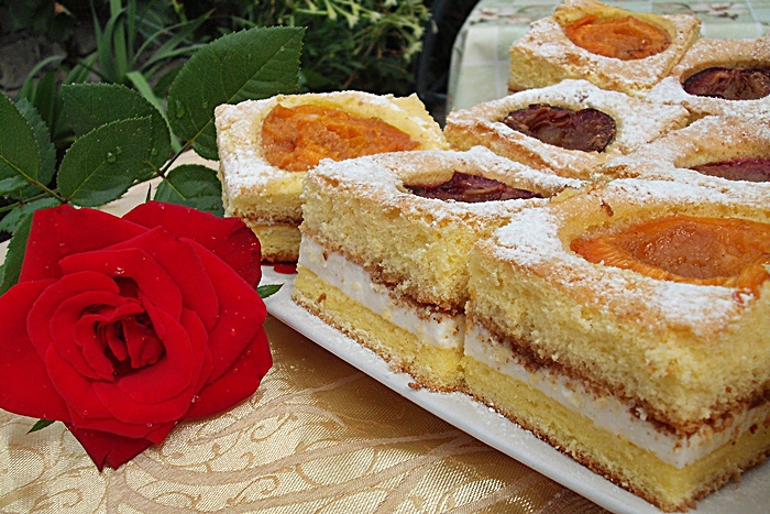 Prajitura cu crema fina de branza si fructe