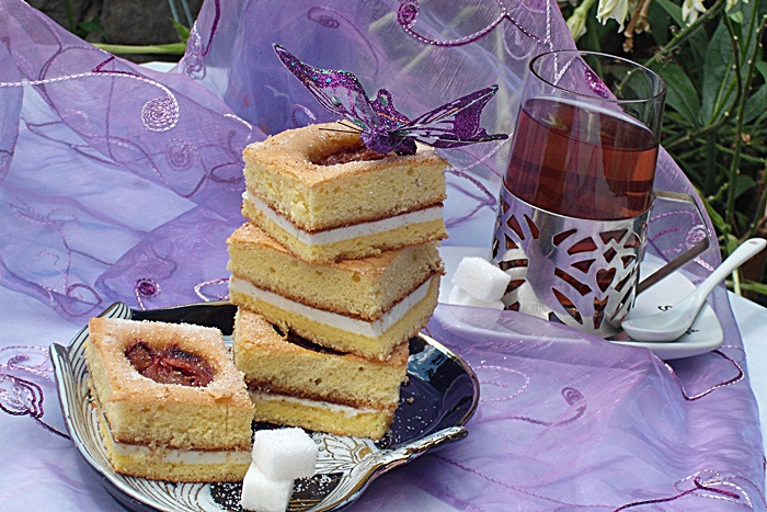 Prajitura cu crema fina de branza si fructe