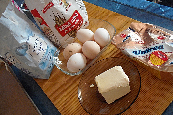 Rulada fina cu cu branza si zmeura