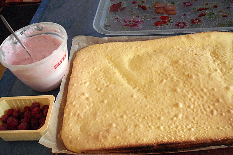 Rulada fina cu cu branza si zmeura