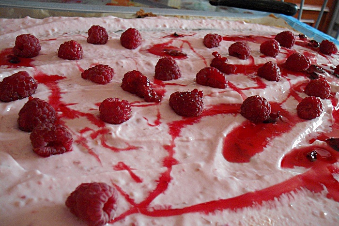 Rulada fina cu cu branza si zmeura