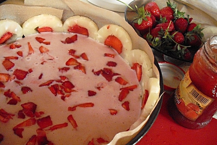 Tort cu capsuni si ananas