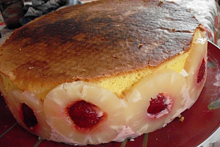 Tort cu capsuni si ananas