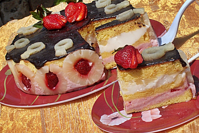 Tort cu capsuni si ananas