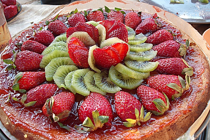 Tort cu kiwi si capsuni