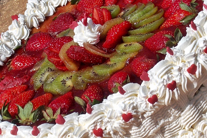 Tort cu kiwi si capsuni