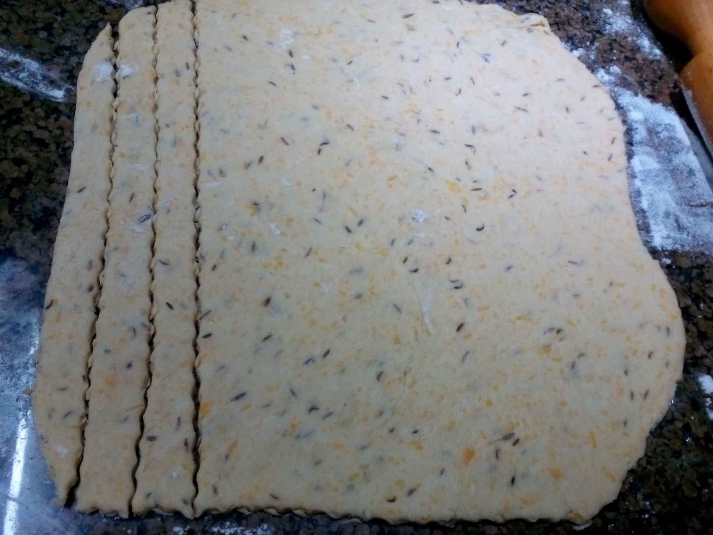 Saratele cu cascaval, branza cheddar si chimen. Reteta delicioasa si usor de facut