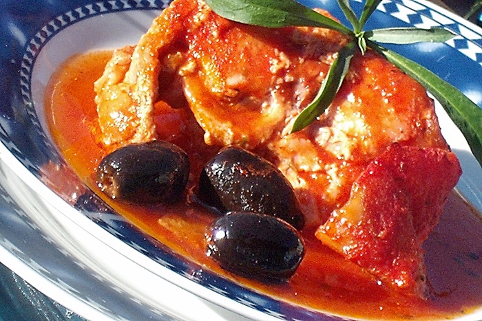 Iepure marinat cu masline