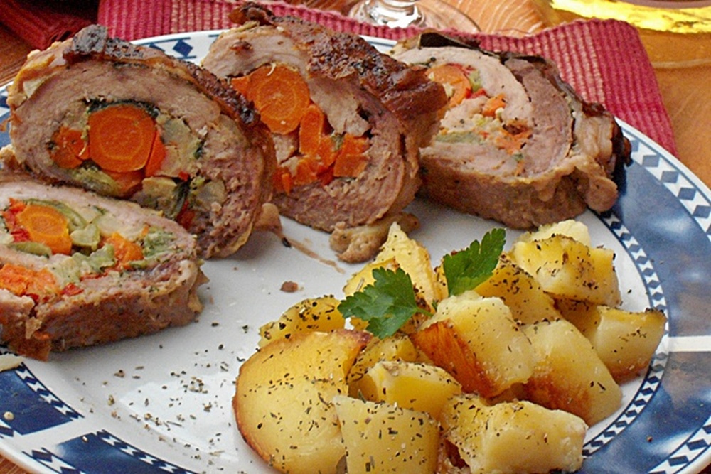 Pulpa de porc umpluta cu legume imbracata in prapur