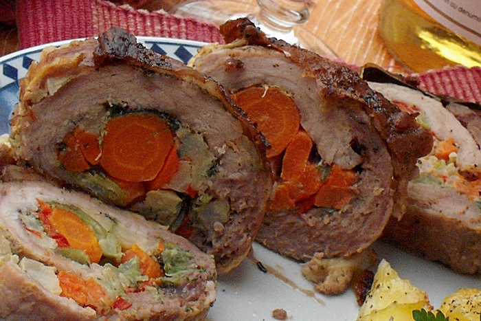 Pulpa de porc umpluta cu legume imbracata in prapur