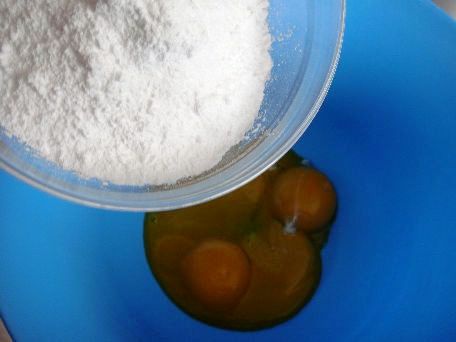 Tort cu crema de afine