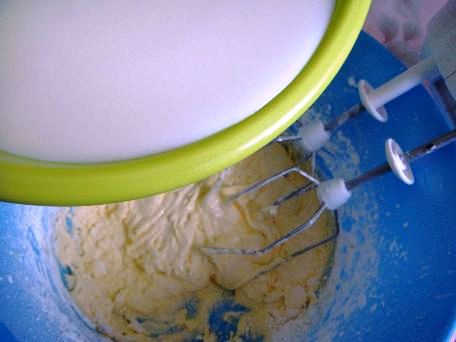 Tort cu crema de afine