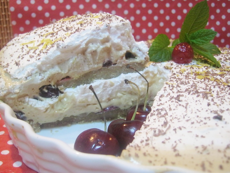 Tarta cu visine si dulce de leche