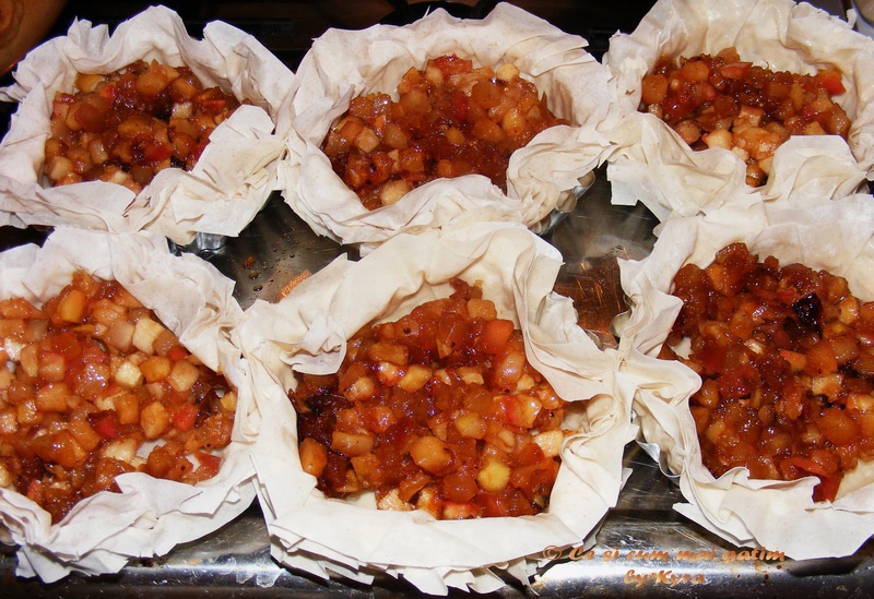 Mille-feuille cu mere caramelizate