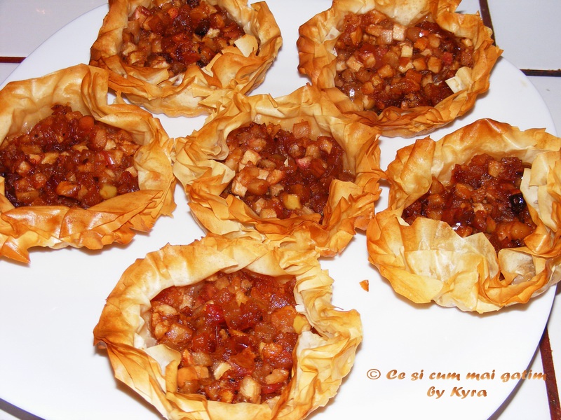 Mille-feuille cu mere caramelizate